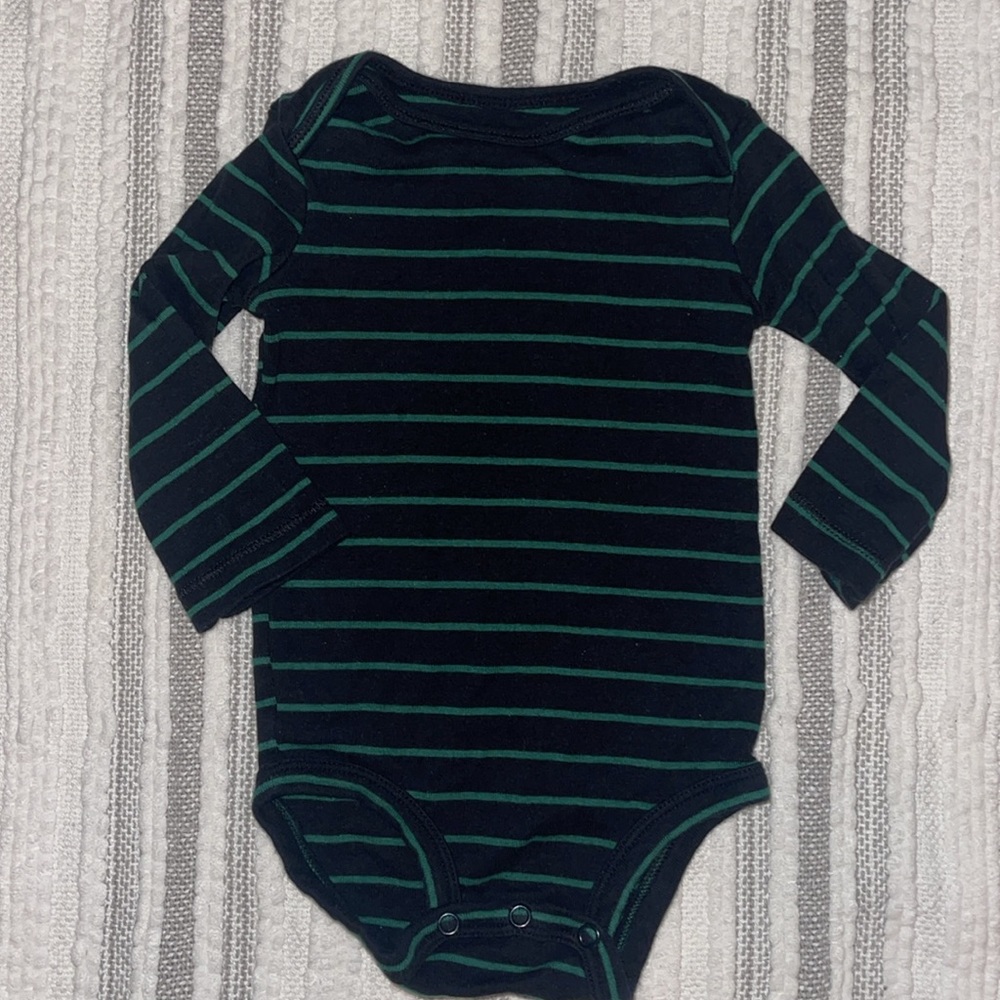 Carters onsie bundle - Picture 6 of 6